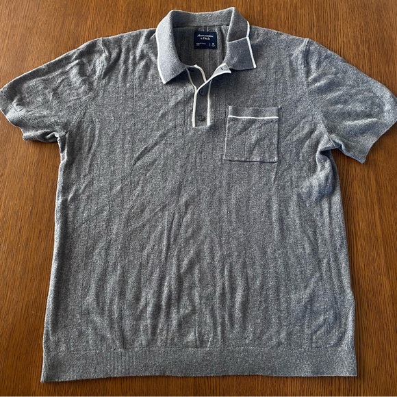 Abercrombie & Fitch Elevated Tipped 3-Button Sweater Polo in Gray - Picture 1 of 5